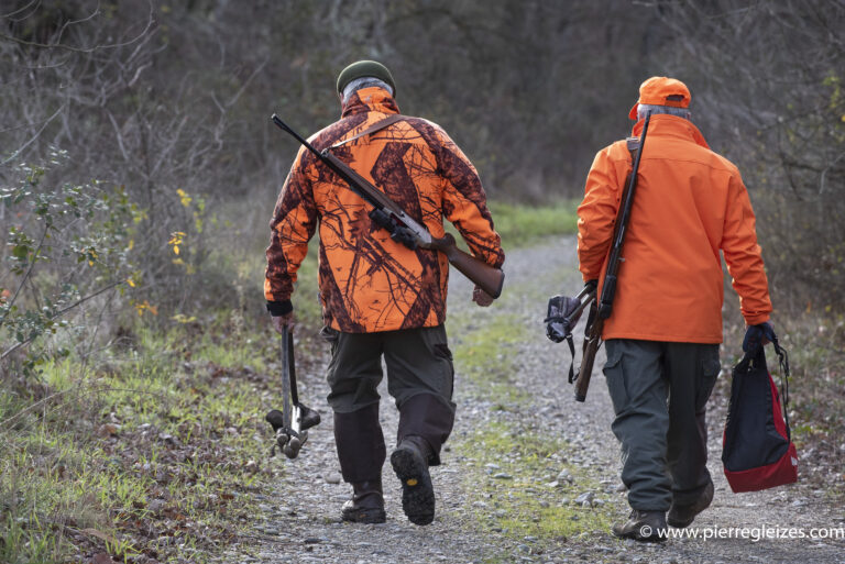 Macron II : après la chasse aux voix, la voie aux chasseurs